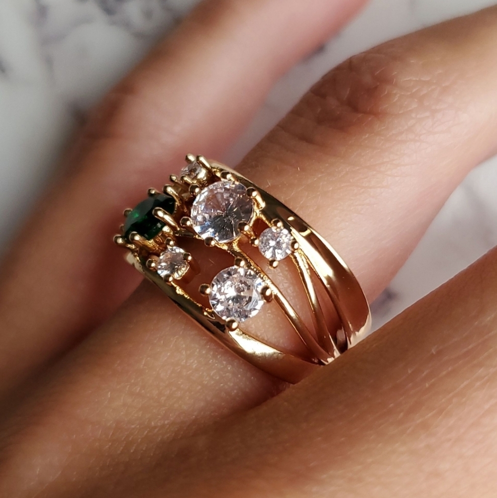 New Gorgeous 18K Yellow Gold Plated Ring - Picture 5 of 5